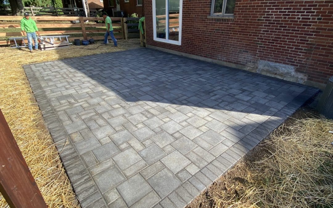 Moser Paver Patio and Kentucky 3 Board Wood Fence – Lakeside Park, Kentucky